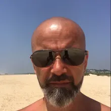 j***j