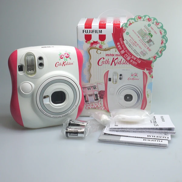 Fujifilm Instax Mini 25 Instant Camera Edition Cath Kidston Pink с ремешком крупным планом|Плёночные и