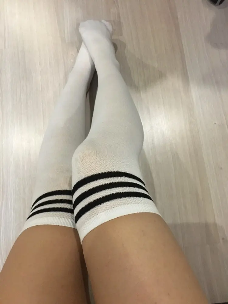 Красивые гольфы. White socks girls. Носки фетиш. Студентка носках. Ноги в носках.