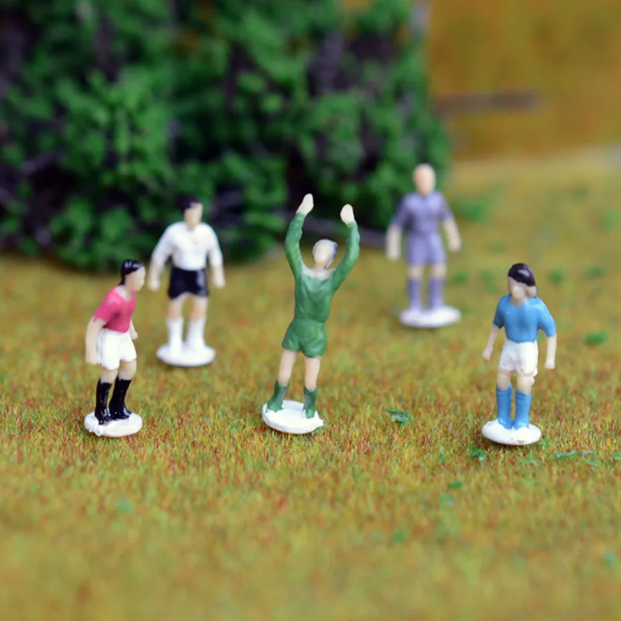 30pcslot 2018 New architecture scale 187 model color figure painted football people resin (2)