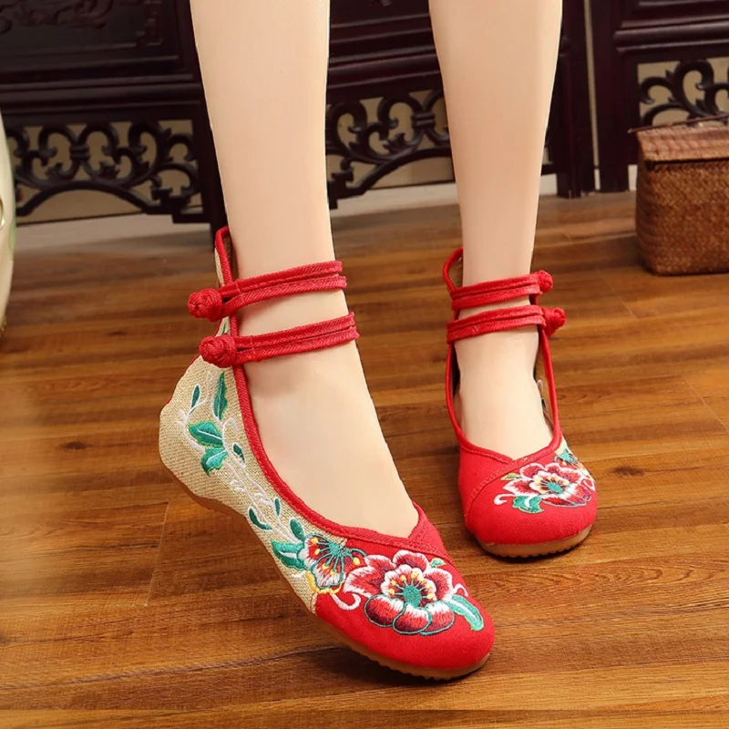

New Hibiscus Flower Thickening Beef Tendon Bottom Embroidered Cloth Shoes Women's Flat Shoes Retro Ethnic Embroidered Shoes.