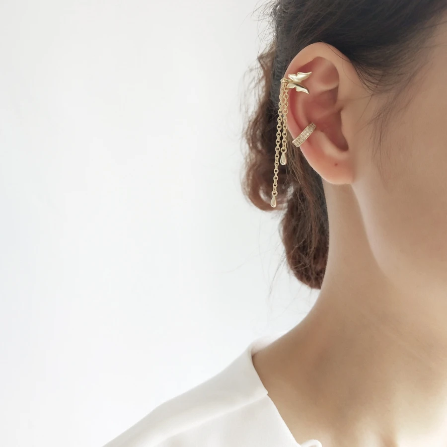 

Cubic Zirconia Pave Butterfly Ear Cuff Rose Gold Earring with Chain Under Lobe Ear Top Crawler Helix Cartilage Earring for Women