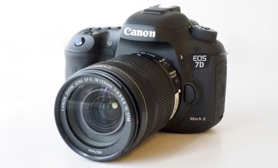 New Canon EOS 7D Mark II MK 2 DSLR Camera Body with EF-S 18-135mm f/3.5-5.6 IS STM Lens