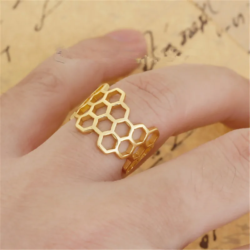 Pandora shine кольцо. кольцо пандора соты. кольцо соты серебро. кольцо в виде пчелиных сот. кольцо соты серебро.