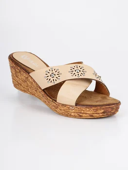 

Solada Slippers wedge and studs
