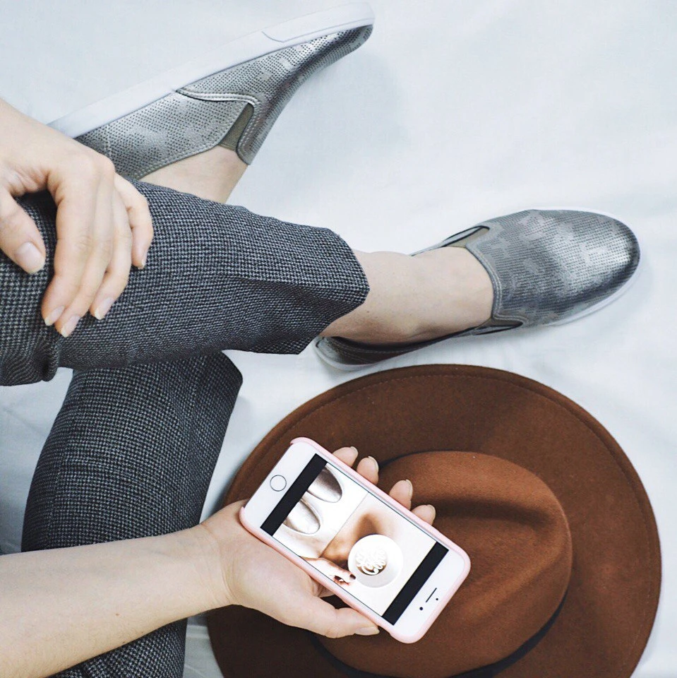 GOGC 2018 New Style Women Shoes with Hole Breathable footwear Flat Shoes Women Slipony Women Sneakers Summer Spring