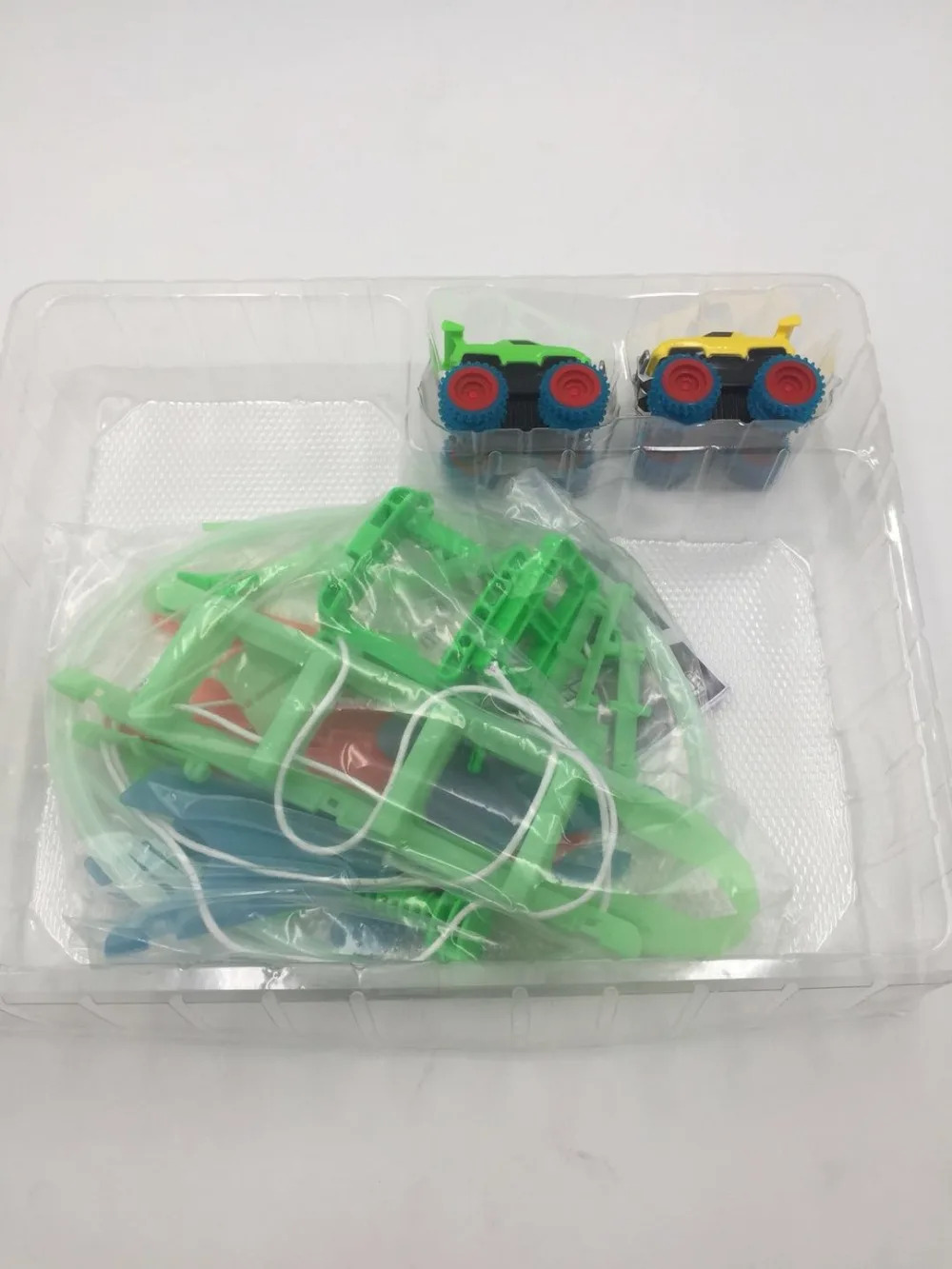 Skup Blask w ciemności 2 samochodów, TRIX TRUX Monster trucków, że klapki, wspinać się i linii Zip potężny napęd na 4 koła wspinaczka liny