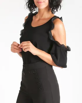 

Top off shoulder And ruffles