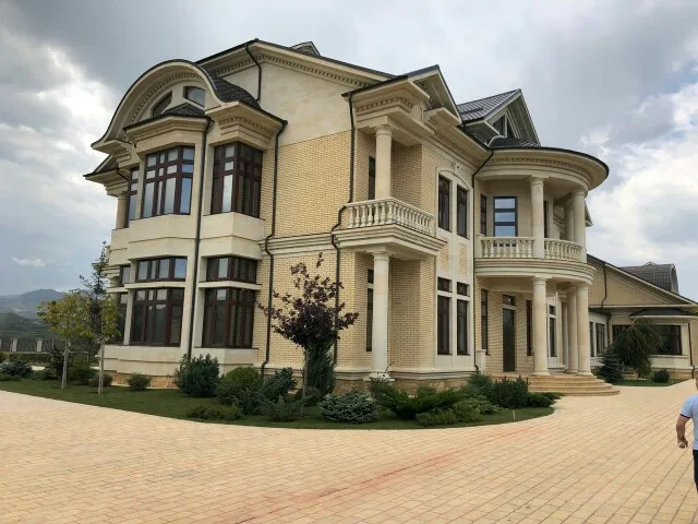 двухэтажный дом дагестанский камень.