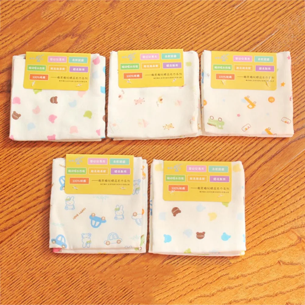 

Four High-density Printed Gauze Small Square Children Small Handkerchief - Random Color Flower Pattern