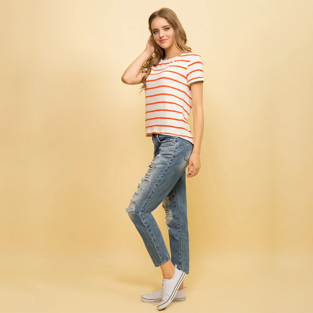 джинсы в полоску. джинсы и полосатая футболка женская. джинсы женские синие в полоску. полосатые джинсы женские. джинсы в полоску.