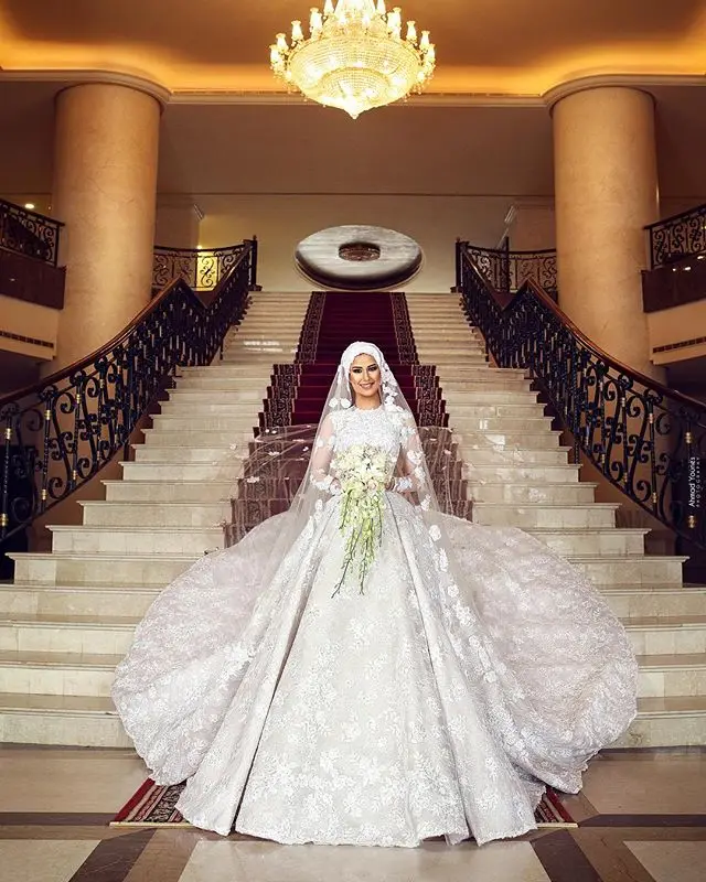 

2019 Luxurious Lace Muslim Wedding Dress Long Sleeve A Line Cathedral Train Saudi Arabic Bridal Gowns With Hijab Veil