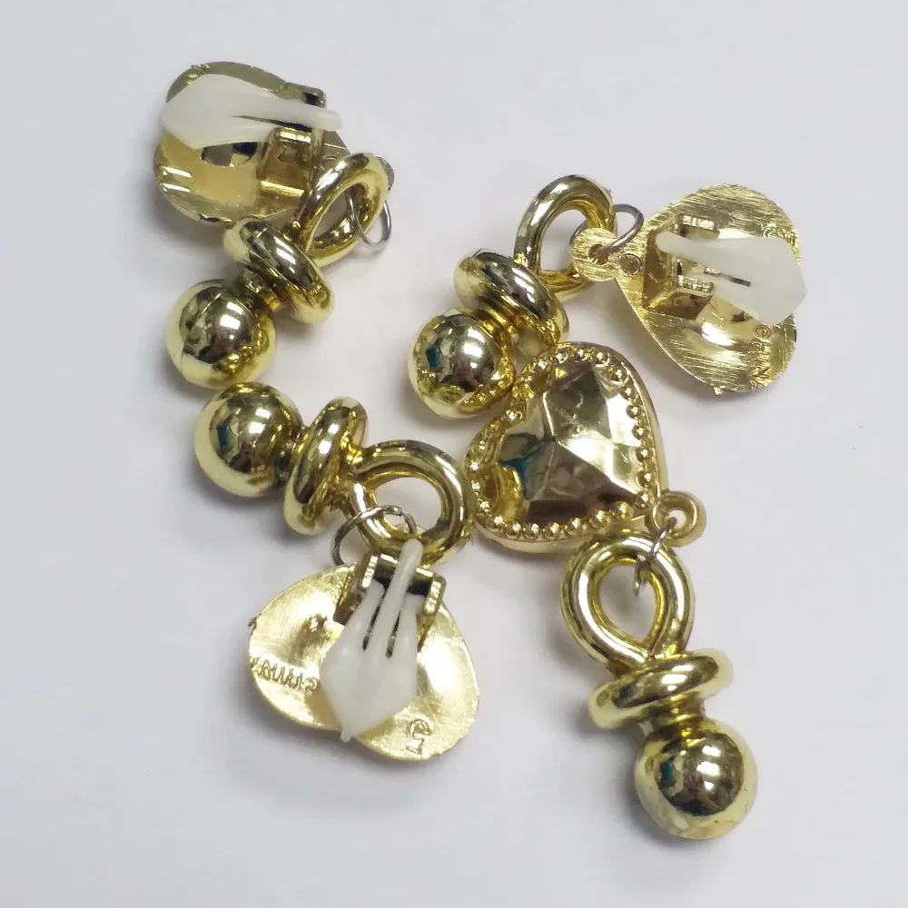 gold earring -    2.5g