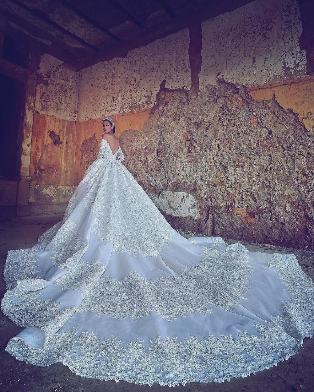 Eslieb Vintage lace crystal wedding dresses Empire Royal Train wedding Dress 2019