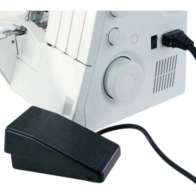 Швейная машина Minerva  M4000CL ( Тип - Оверлок, съемная прижимная лапка, регулировка натяжения нити, 20 видов строчек)