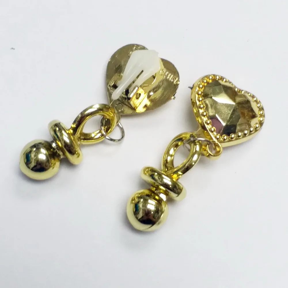 gold earring -  2.5g