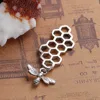 8 saisons alliage à base de Zinc 3D pendentifs nid d'abeille couleur or abeille sculpté creux bijoux à bricoler soi-même résultats 46mm(1 6/8 