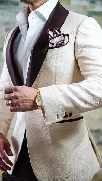 

2019 New Arrival Airtailors Ivory Paisley Pattern Shawl Lapel Suits for Wedding Plus Size