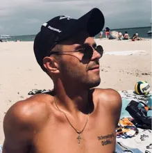 A***v