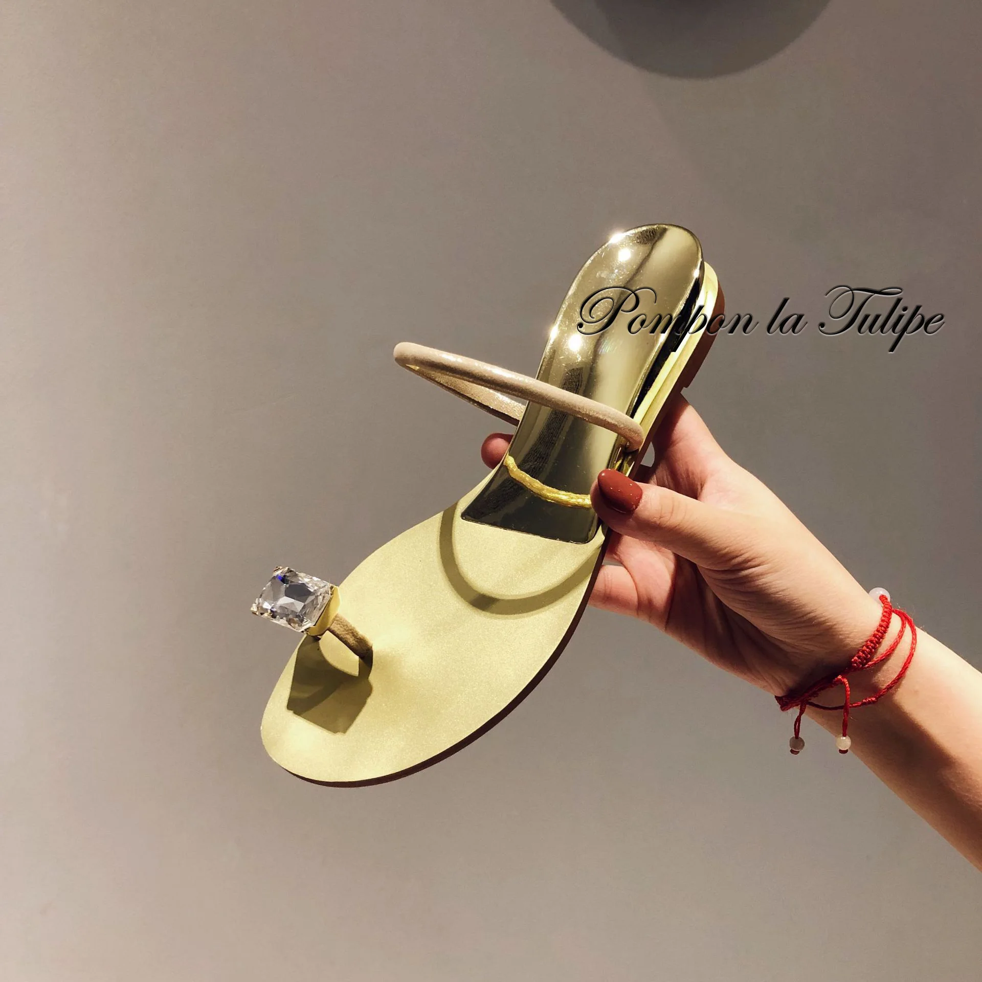 

BHS 901165 Chic Round Toe Rhinestone 1.5CM Flats Genuine Leather Stylish Sandals Sheepskin Fashion Women Shoes Party Wedding