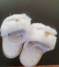 Sandalias con peluche para niñas pequeñas, zapatos planos de piel sintética con suela suave, zapatillas con correa de soporte elástico, para el hogar