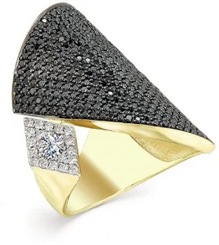

Master brilliant ring with 323 yellow gold diamonds