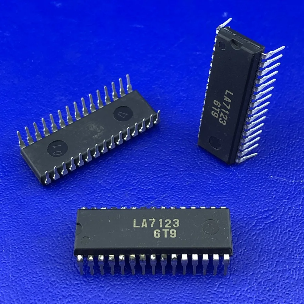 Лот 2 штуки LA7123 DIP-30 интерфейс сервопроцессора для VTR LA 7123 |