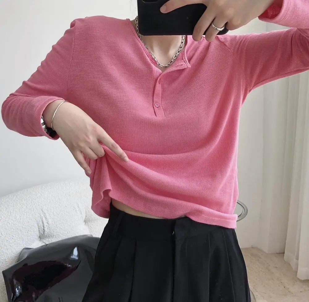 

woman blend shirt