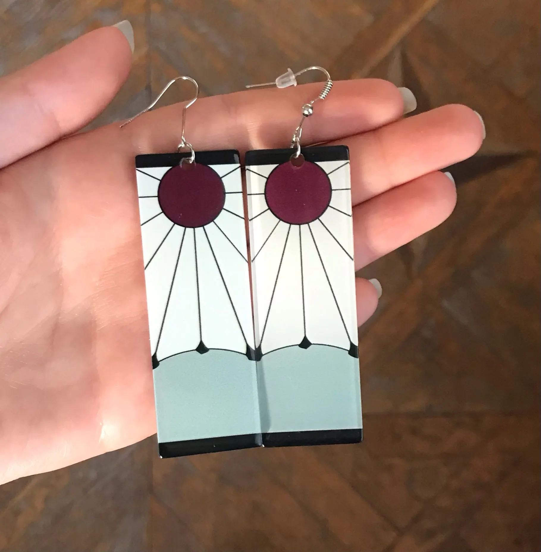 Отзыв о товаре Аниме акриловые висячие серьги Demon Slayer Kimetsu no Yaiba клинок призрака для женщин мужчин косплей ювелирные изделия аксессуары подарок от пользователя A***S