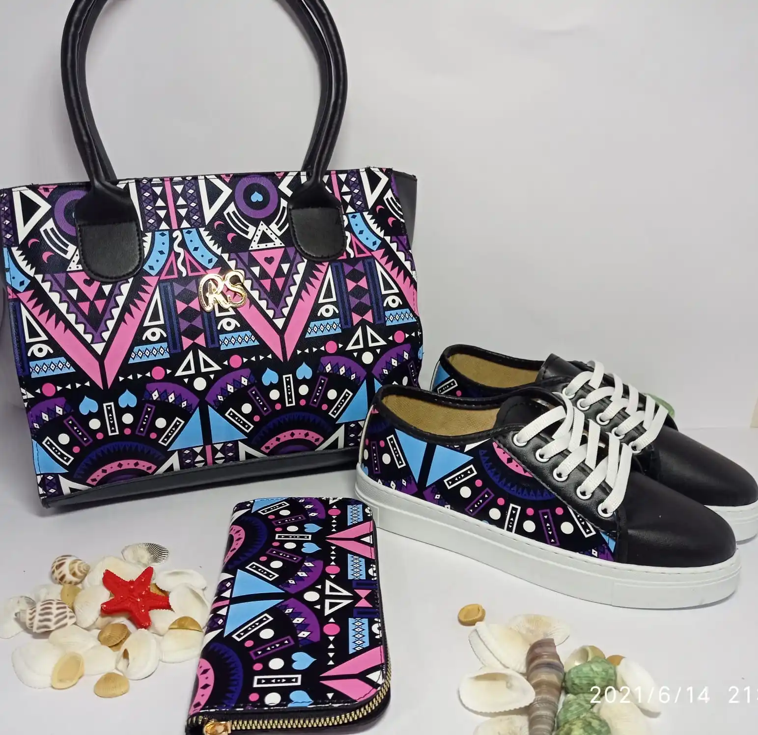 

Кроссовки и сумка матч 3 штуки, Набор сумок и обуви, кроссовки с подходящими сумками