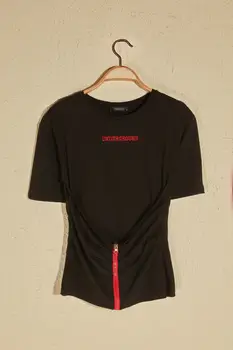 

Trendyol Zip Detail Loose Knitted T-Shirt TWOSS20TS0915