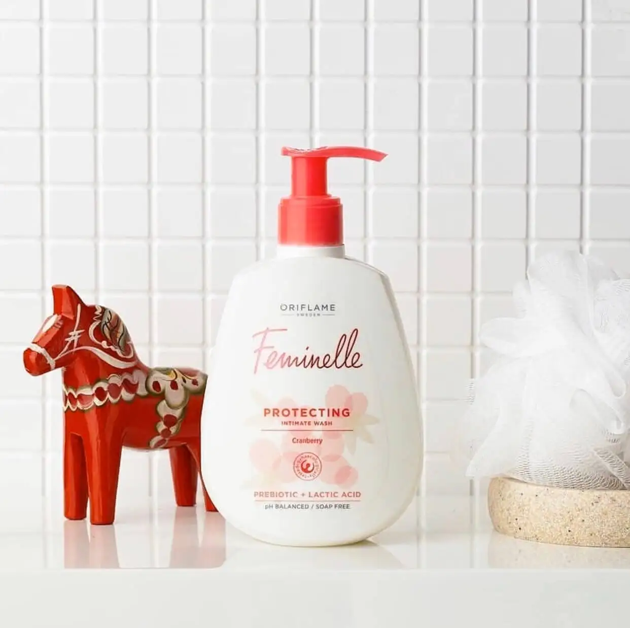 Oriflame FEMINELLE Protecting Protective Cleansing Gel for the External Genital Areas Intimate Wash Cranberry 300ml - AliExpress