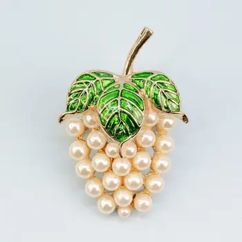 

Brooch jewelery raspberry (52150)