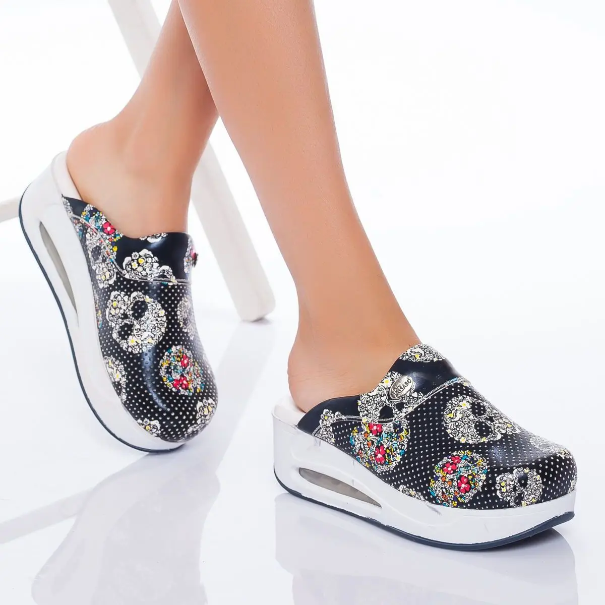 

2022 New Orthopedic Sabo Women Slippers Sandals Shoes Nurse Doctor Hospital Medical Casual Quality Soft Comfort Anti-Slip Clogs