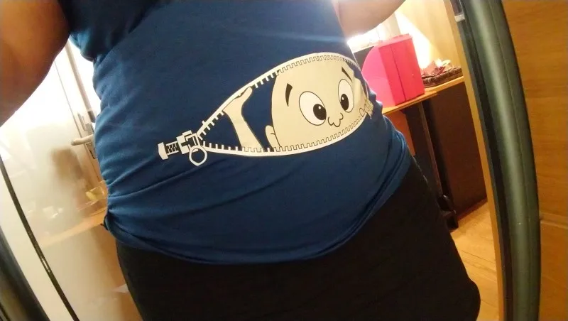 Tee Shirt Humoristique Pour Femme Enceinte Avec Bebe Sur Le Ventre Stock De Cadeaux