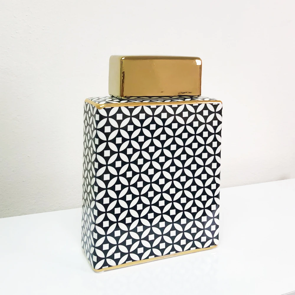 

Lucky Art Gold Color Lid Black and White Patterned Decorative Cube
