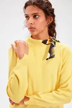

Trendyol Yellow Scarf Sweater Sweater TWOAW20FV0067