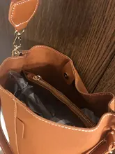 Bolso de mano de banda ancha de diseño de marca para mujer, bolso de hombro de PU de cubo de lujo, de un solo hombro, de gran capacidad, de color sólido