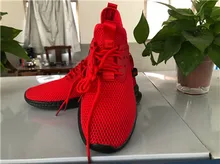 Zapatos informales de malla transpirable para hombre, zapatillas deportivas ligeras para exteriores, calzado plano con cordones, color rojo y negro, nuevo