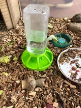 Nuevo reptil bebedor de agua dispensador comida lagarto de plato redondo de la botella de la bebida