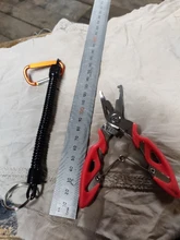 Alicates de pesca multifuncionales, tijeras de corte de línea, removedor de anzuelos, accesorios de abrazadera de pesca, herramientas con cordones, cuerda de resorte
