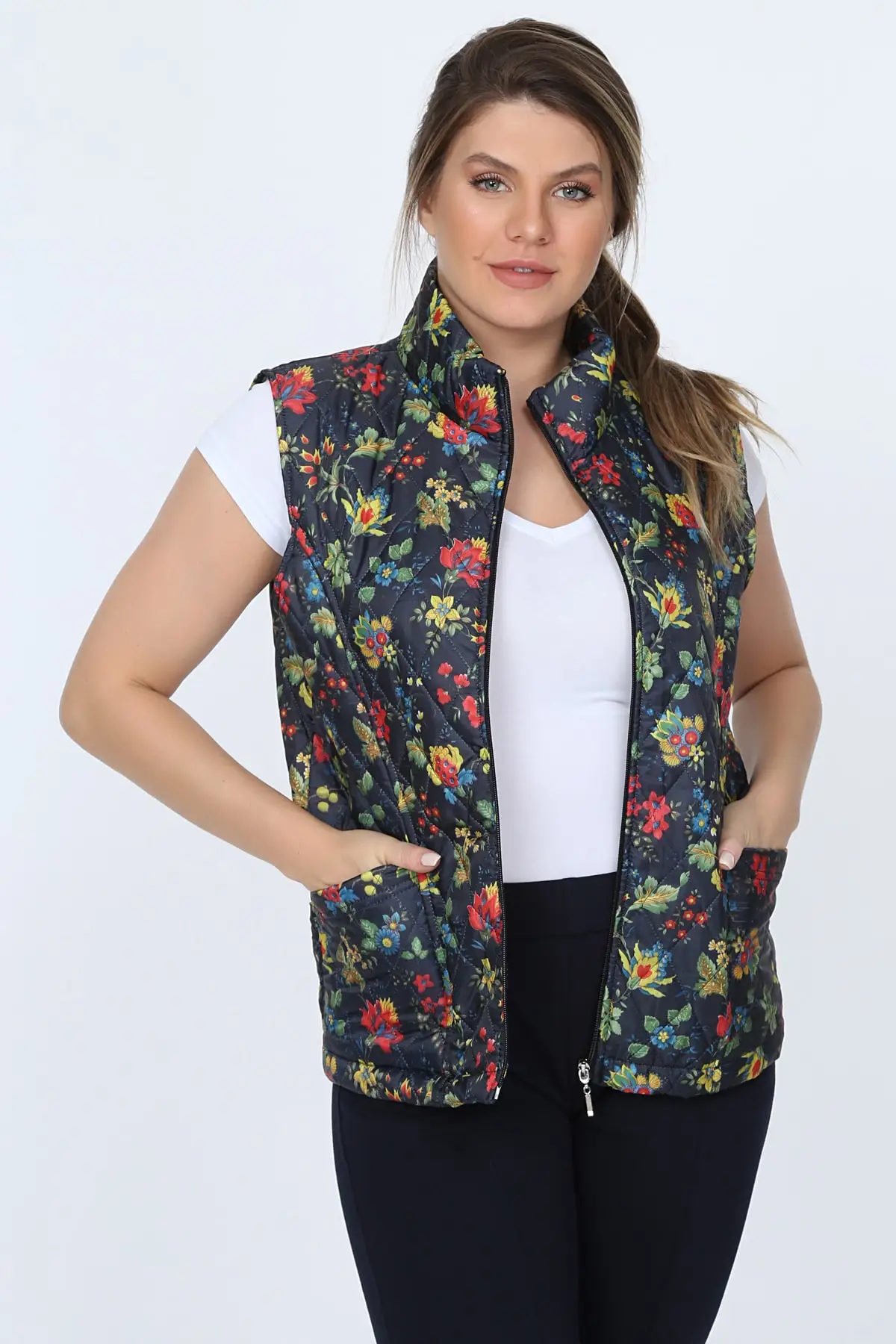 

Big Free Women Black Floral Flower Pattern Zipper Quilted Vest TB20KB220845