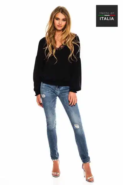 Javier Larrainzar Top Vrouwen TOP-KATERINE-BLACK Katerine Lange Mouwen Met kant top Detail Javier Larrainzar Top Vrouwen TOP-KATERINE-BLACK Katerine Lange Mouwen Met kant top Detail