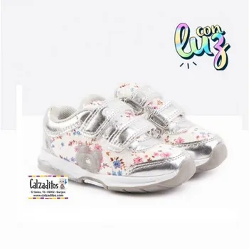 

Sports with light in silver with flower print, Bear by Conguitos