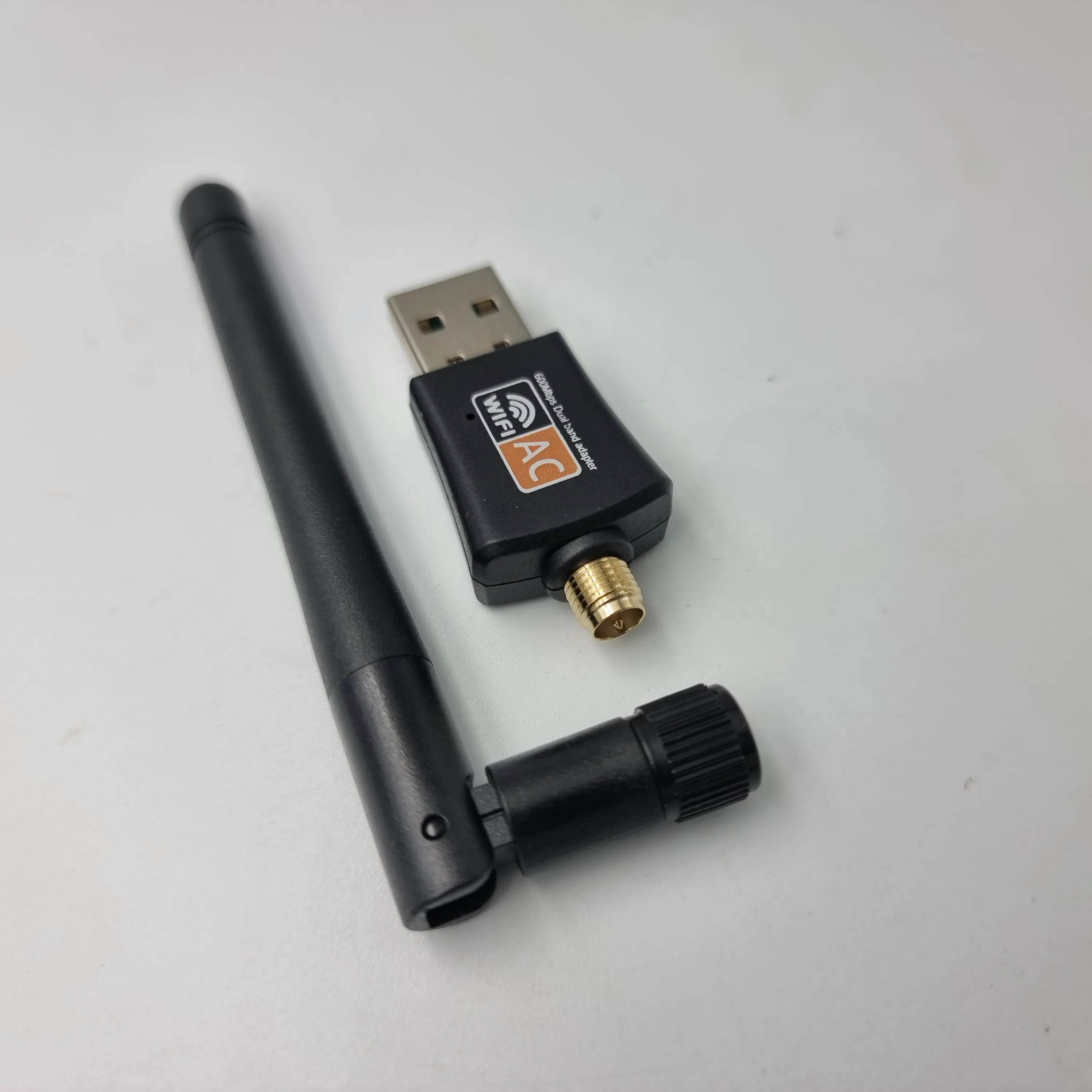 Realtek 8811cu Wireless Lan 802.11ac Usb Nic rotierend Hetzen Verstrickung realtek 8811cu wireless lan Entmutigt