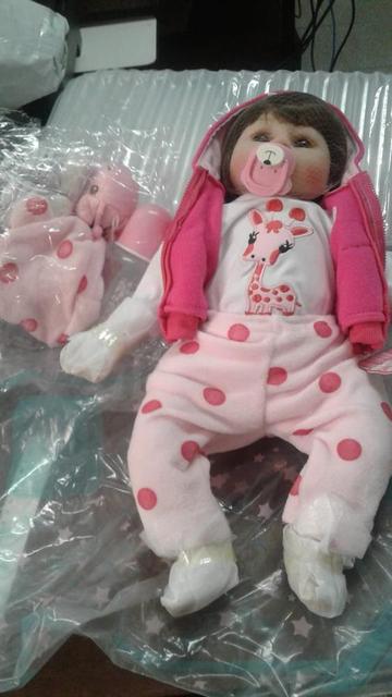 Boneca bebe reborn laura baby menina realista silicone e algodao 48 cm e  girafinha