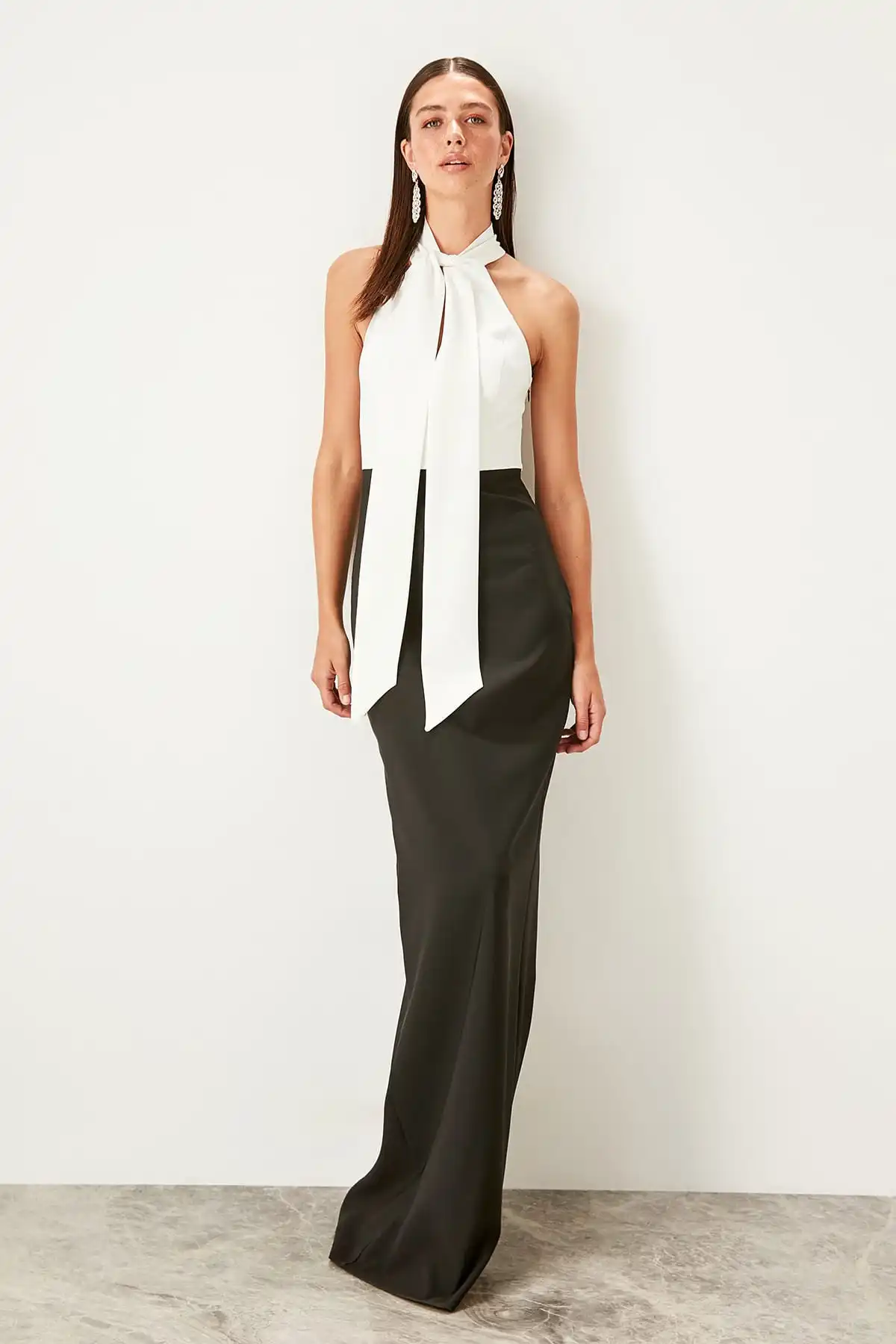 Trendyol белое вечернее платье с цветным блоком TPRSS19BB0356