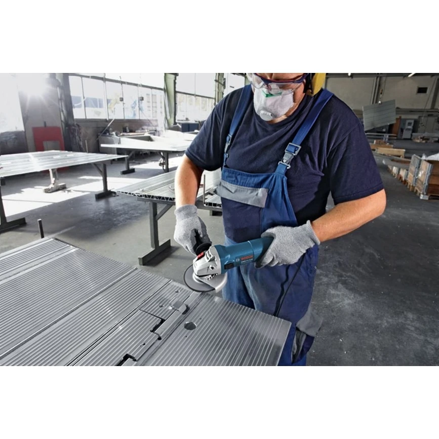 Машина шлифовальная угловая Bosch GWS11-125 (Мощность 1100 Вт, диск 125 мм, 11500 об/мин холостого хода, блокировка кнопки включения)