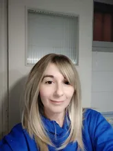 Peluca de cabello sintético con flequillo para mujer, longitud media, color marrón a rubio, resistente al calor, para Cosplay