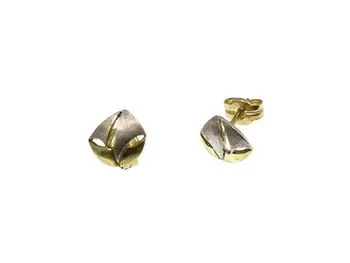 

Two-tone 18 K gold earrings with sailboat shape